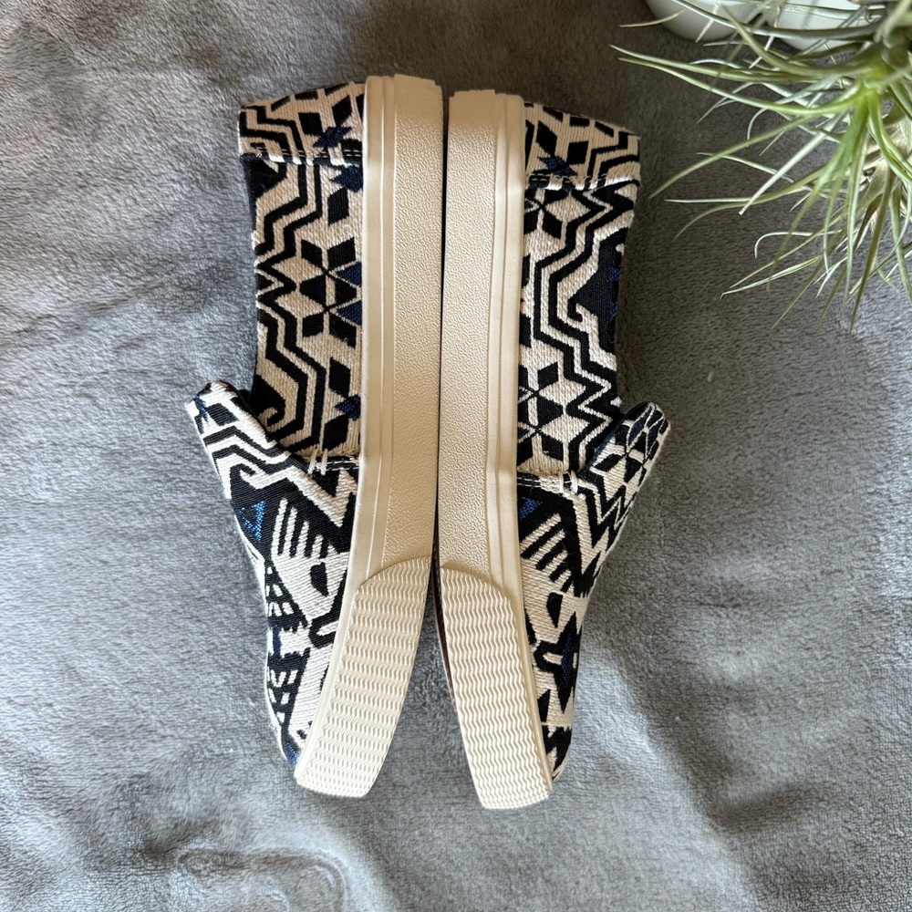 Toms! NEW